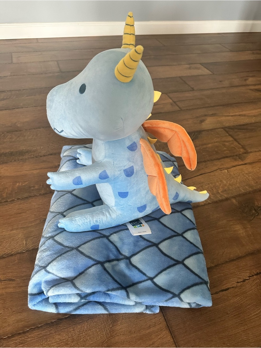 The Big One Plush Dragon and Blanket set - Picture 2 of 5